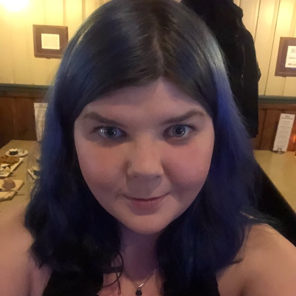 Meet your Posher, Erin - Picture 1 of 1